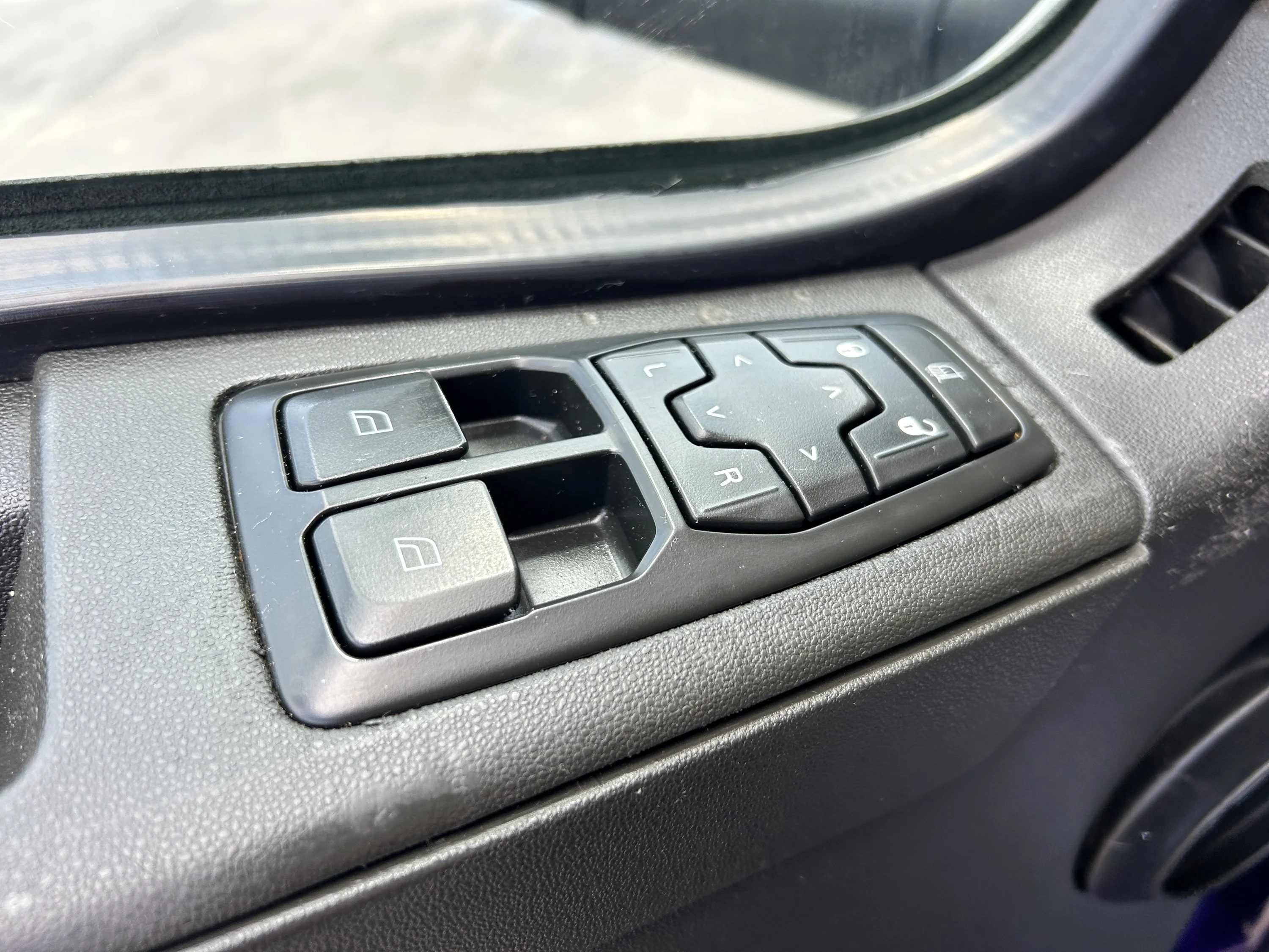 2019 Volvo VNL 860 - image 25