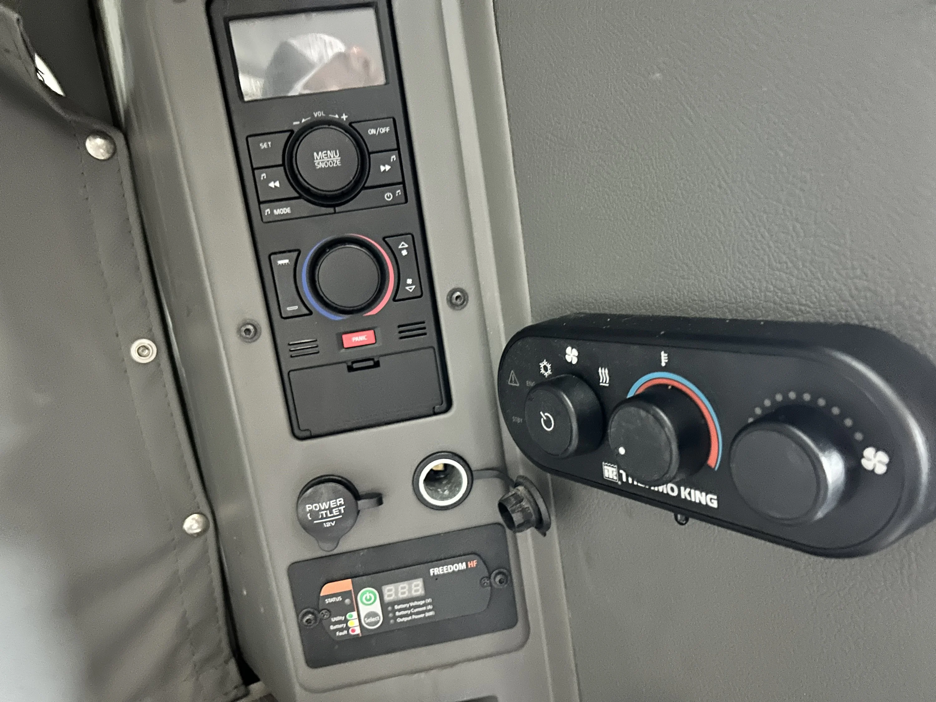 2019 Volvo VNL 860 - image 36