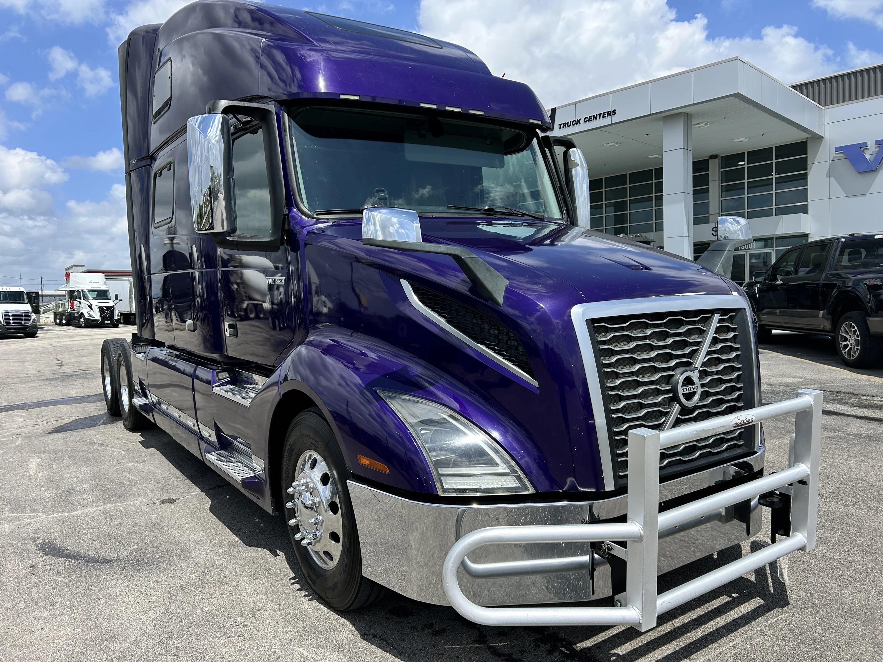 2019 Volvo VNL 860 - image 2