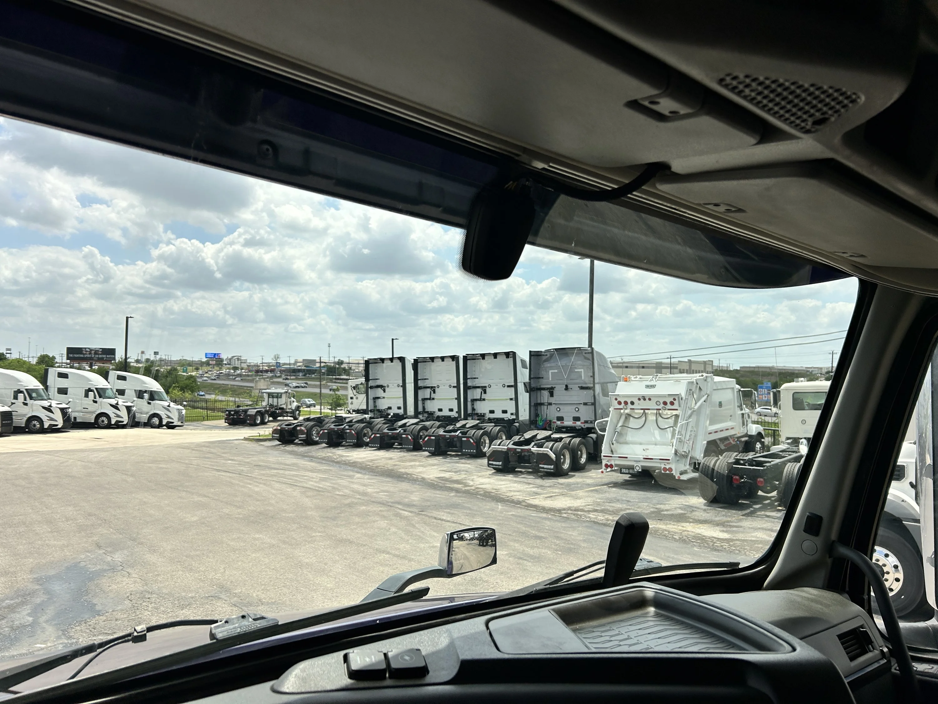 2019 Volvo VNL 860 - image 30