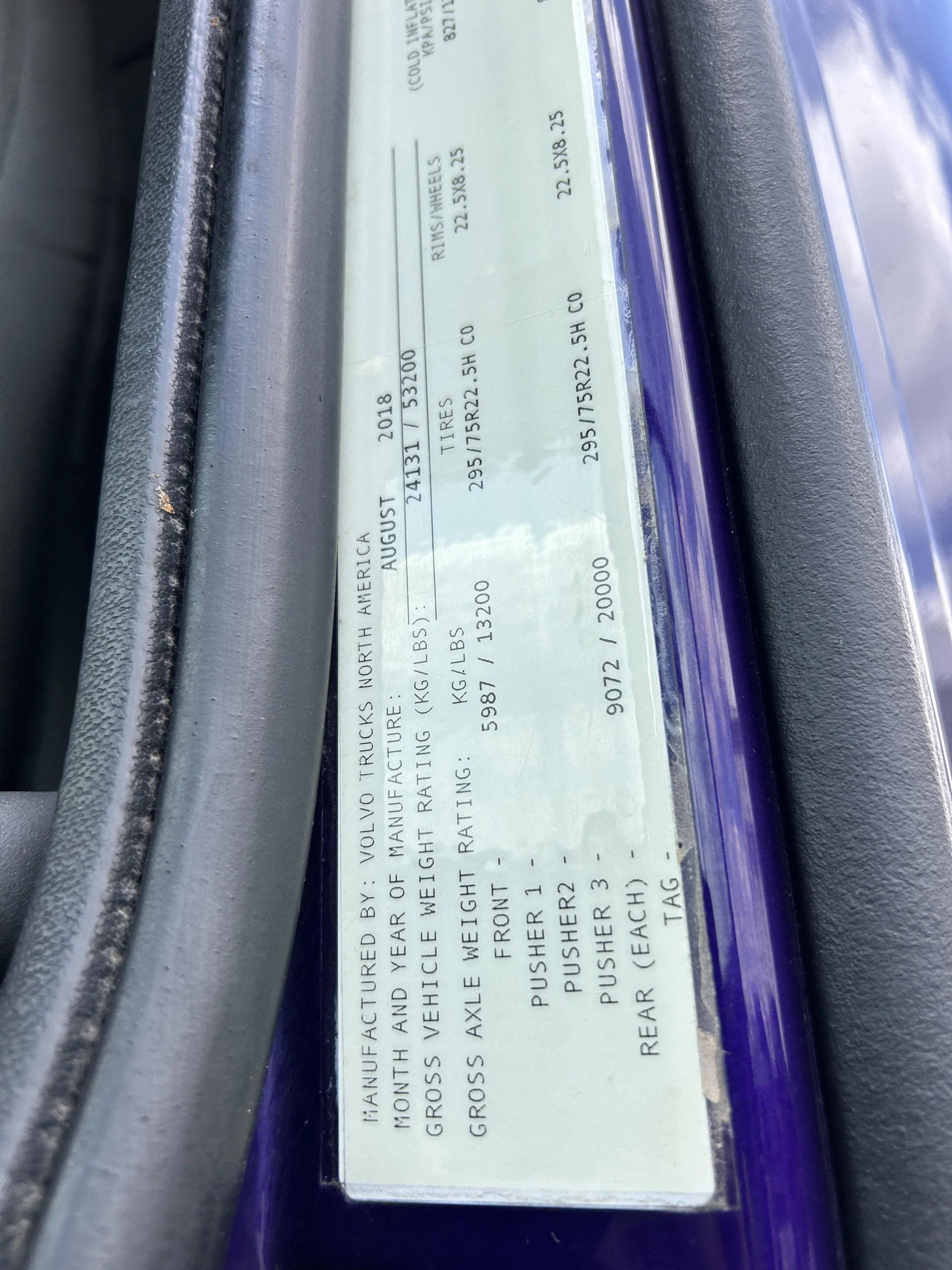 2019 Volvo VNL 860 - image 23