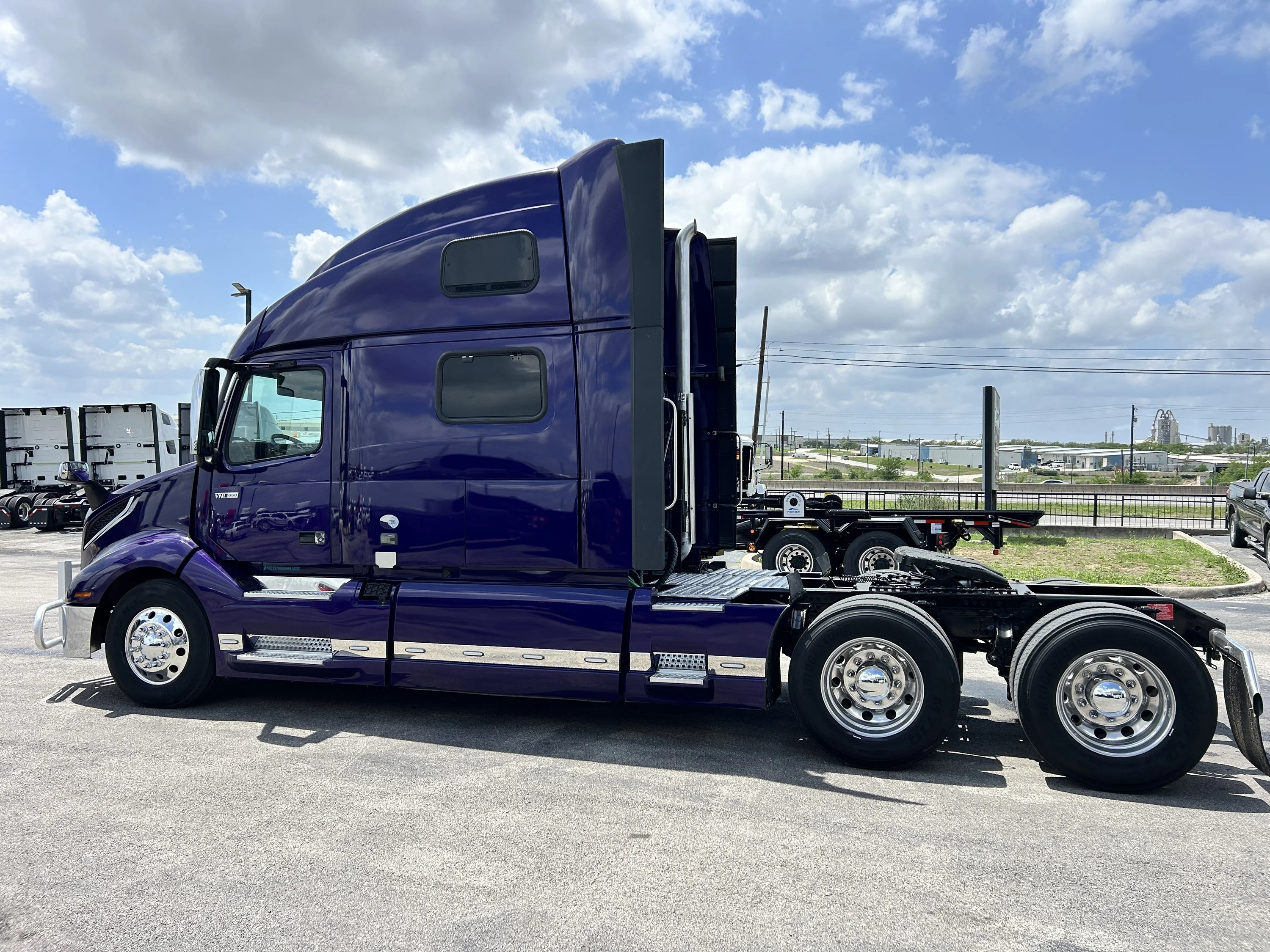 2019 Volvo VNL 860 - image 6