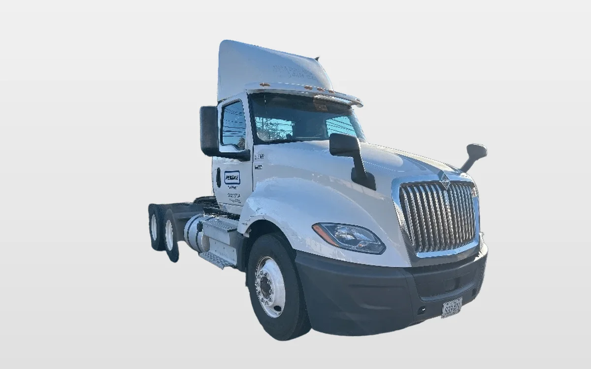 2018 International LT - image 1