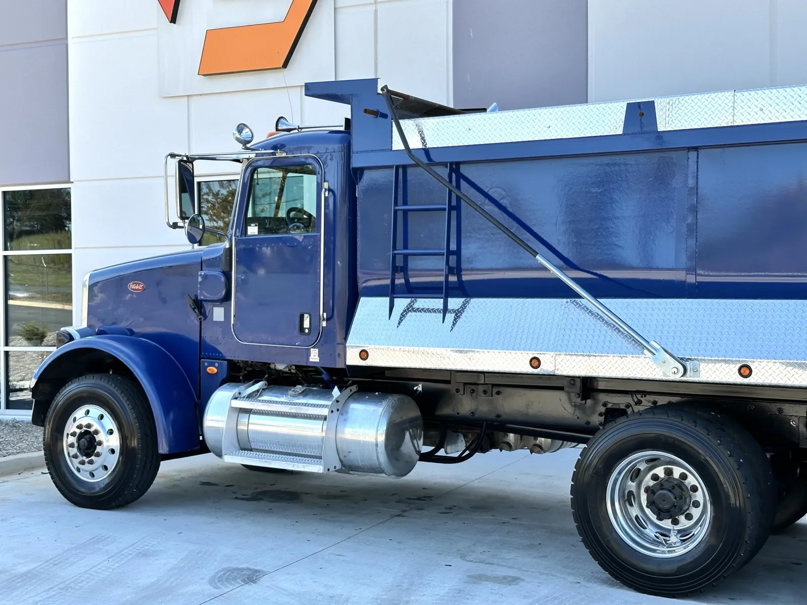 2016 Peterbilt 365 in Greer, SC — photo 9