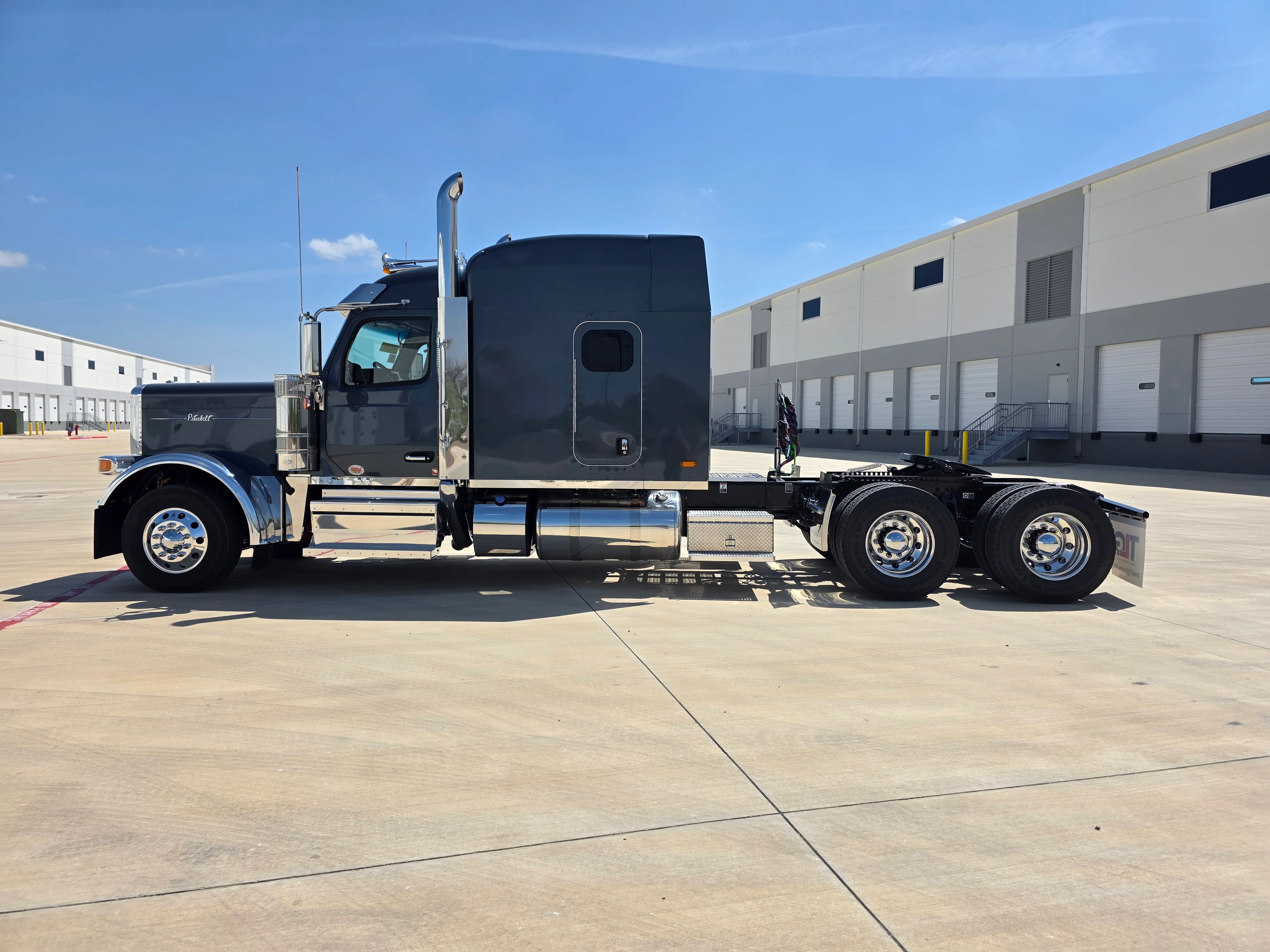 2027 Peterbilt 589 in Dunn, NC — photo 2