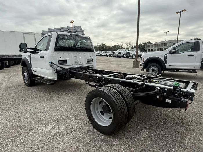 2026 Ford F-600 — photo 4