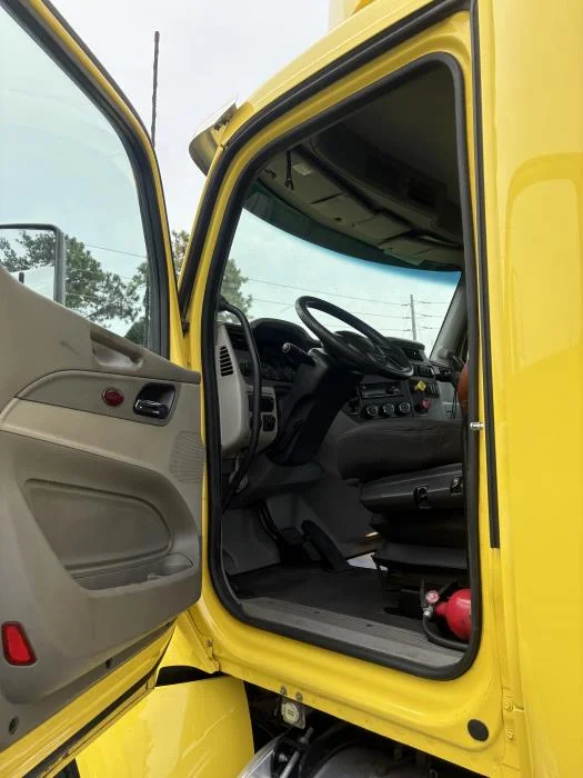 2021 Peterbilt 579 - image 10