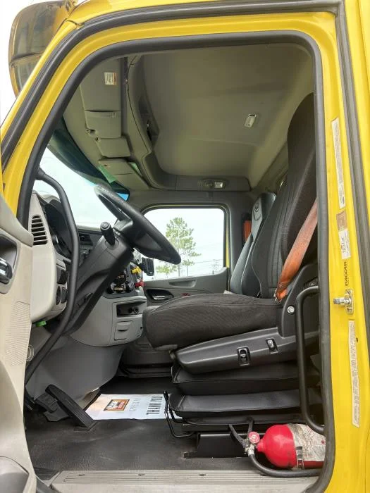 2021 Peterbilt 579 - image 11