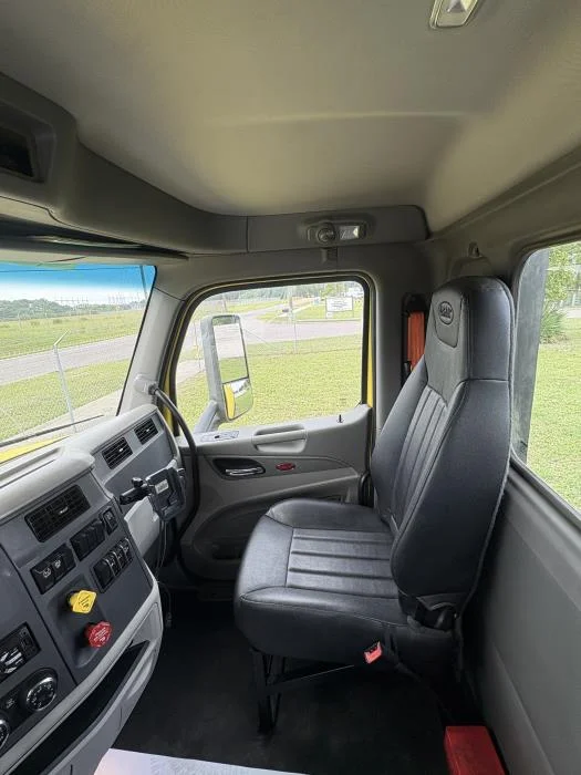 2021 Peterbilt 579 in Jacksonville, FL — photo 12