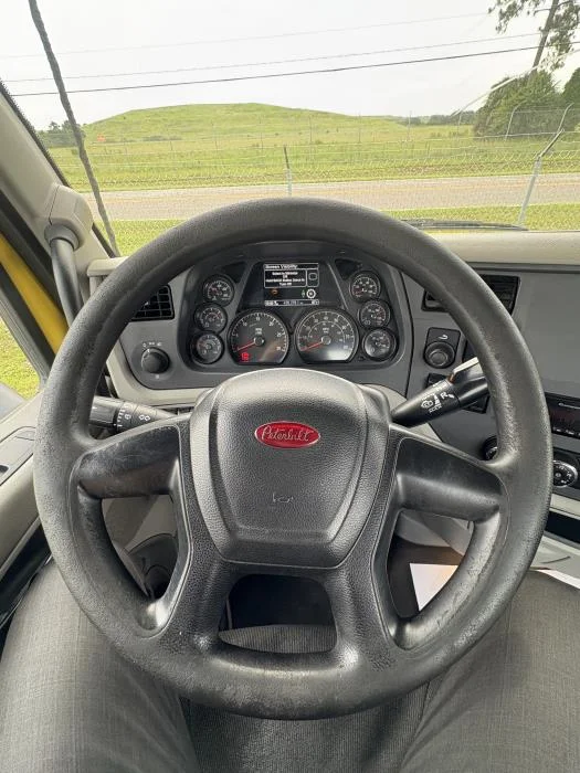 2021 Peterbilt 579 in Jacksonville, FL — photo 15
