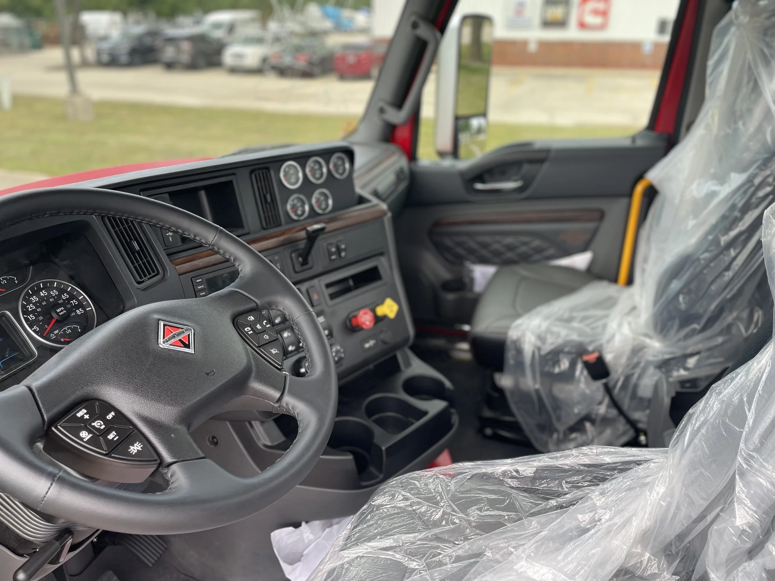 2025 International LT - image 6