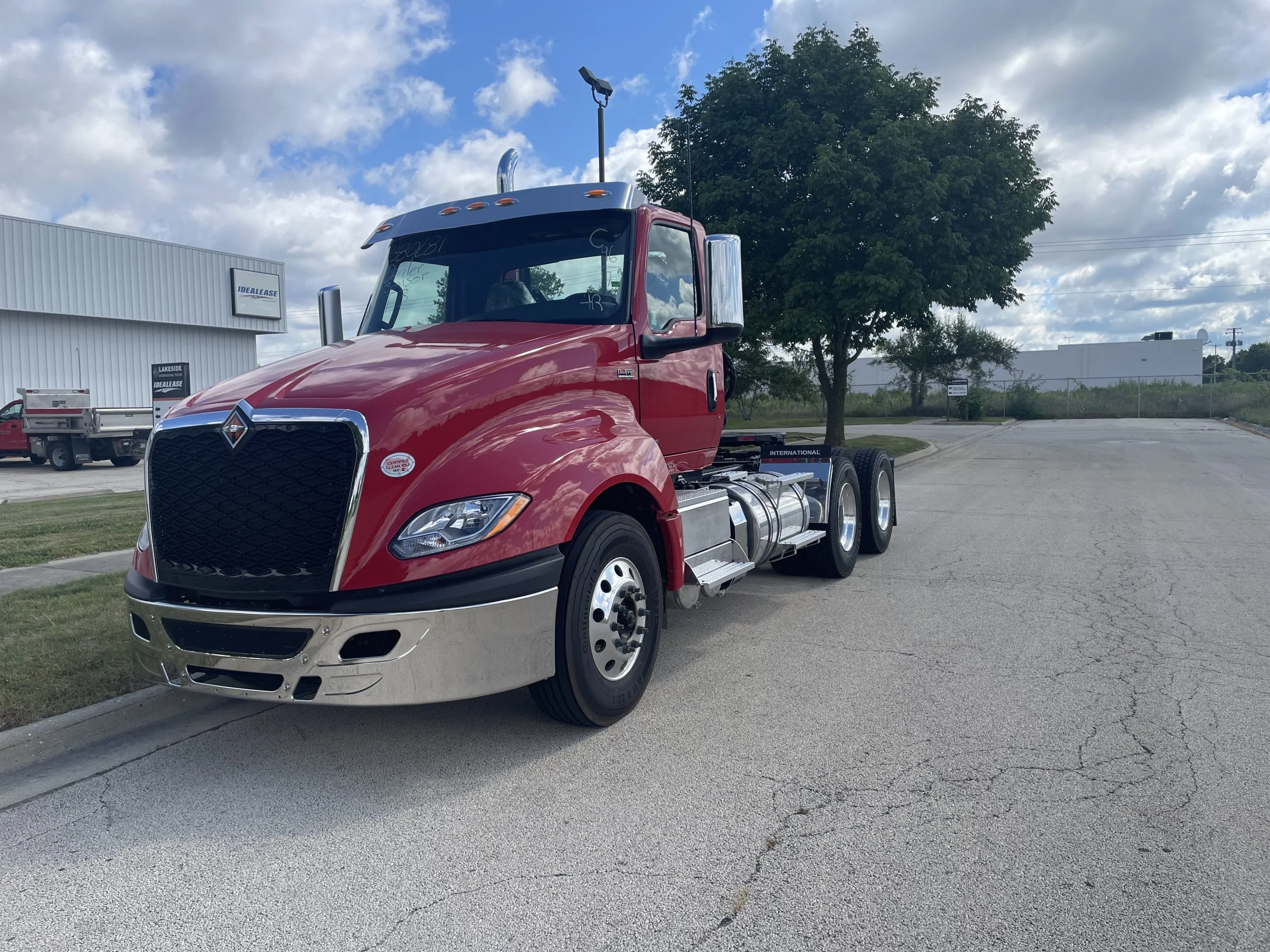 2025 International LT - image 3