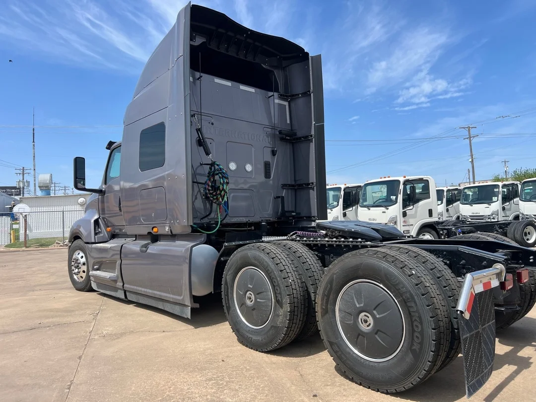 2025 International LT - image 4