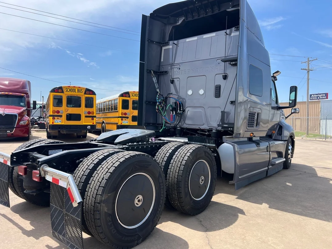 2025 International LT - image 6