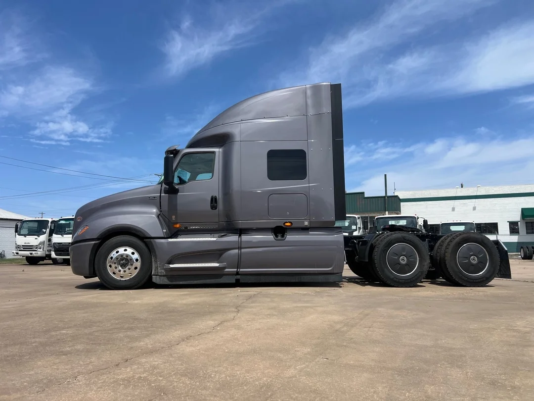 2025 International LT - image 3