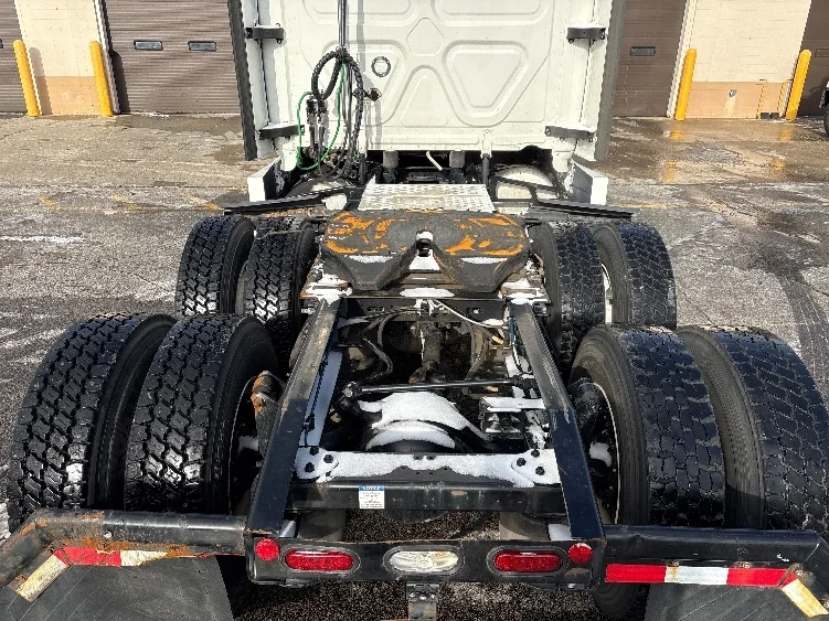 2023 Freightliner Cascadia - image 6