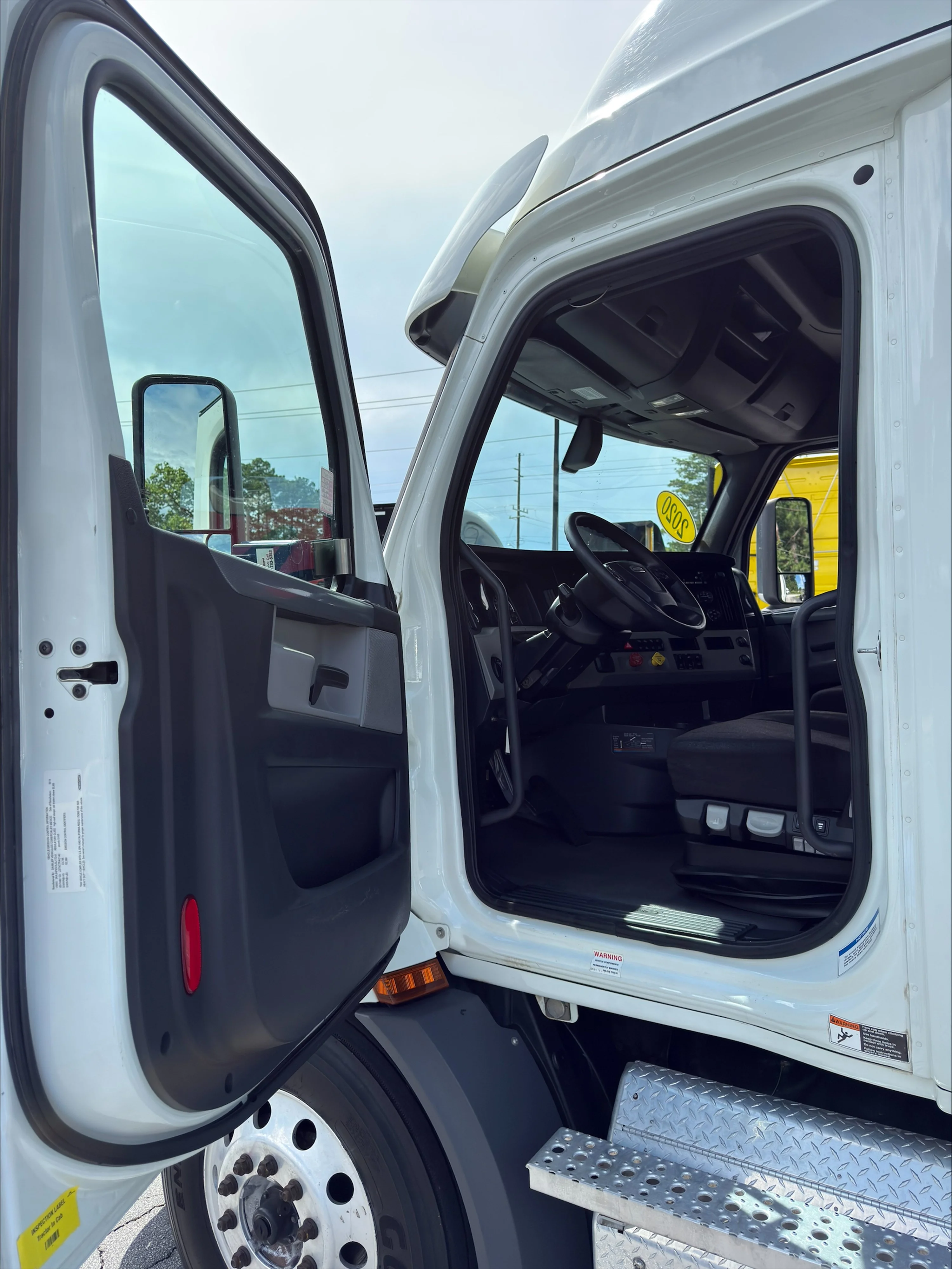 2020 Freightliner Cascadia in Guardian Atlanta — photo 9