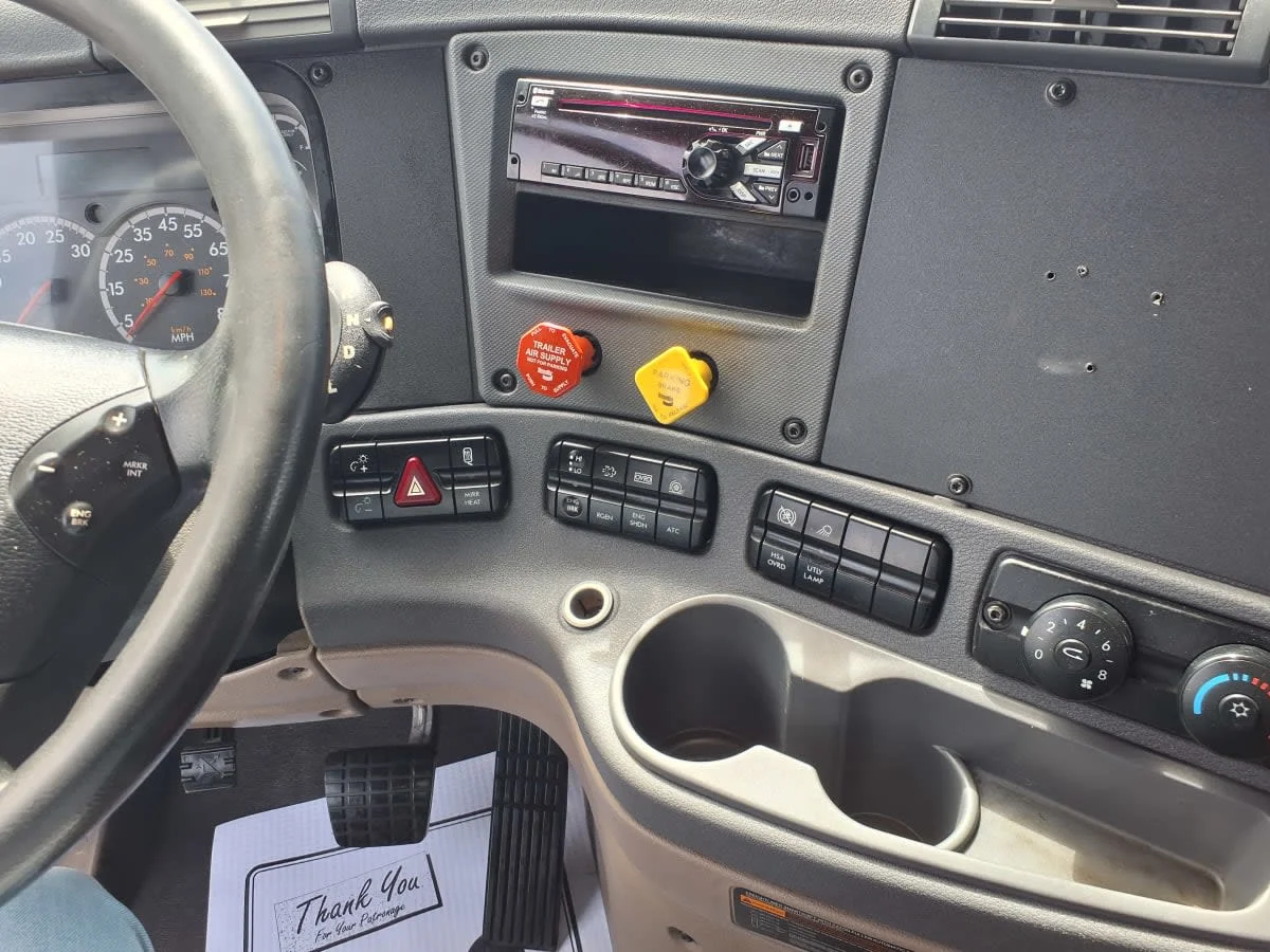 2018 Freightliner Cascadia - image 11