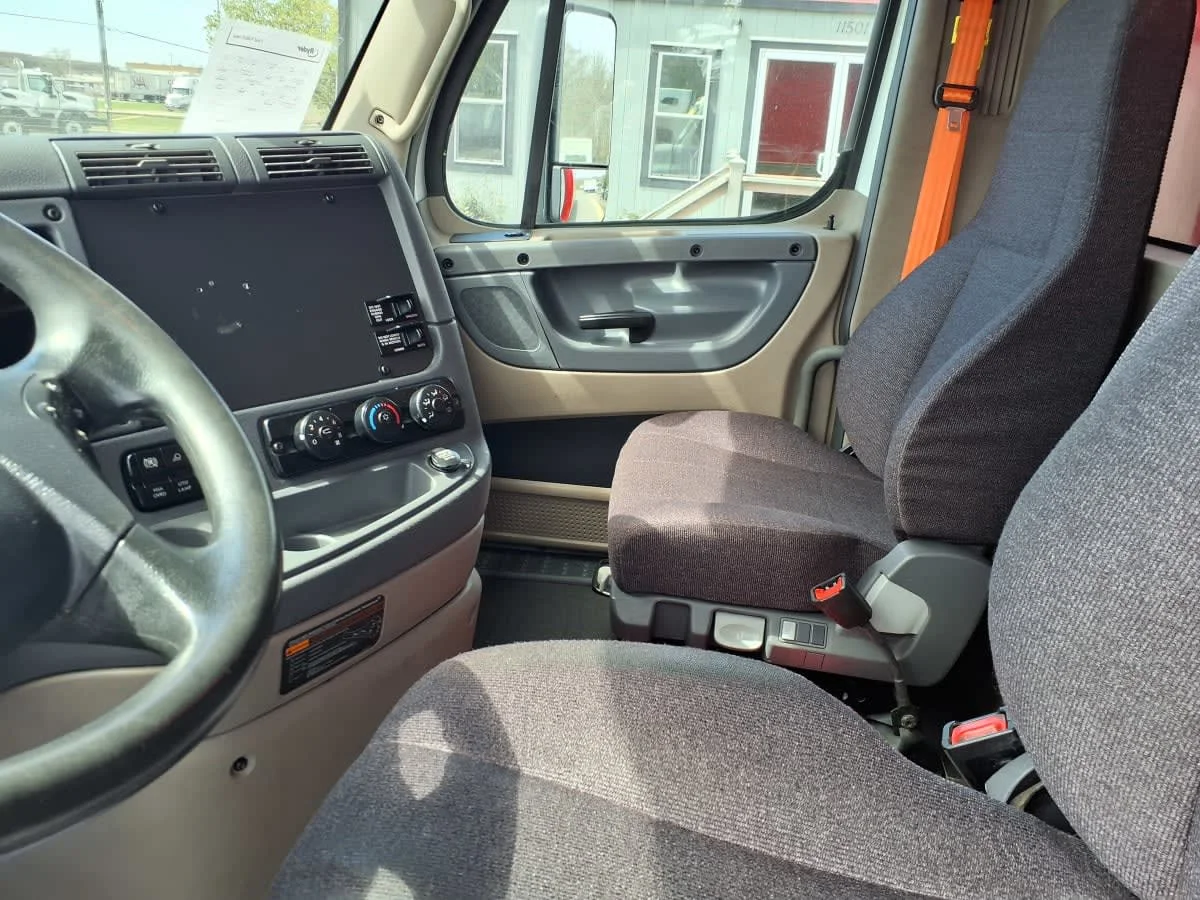 2018 Freightliner Cascadia in North Little Rock, AR — photo 7