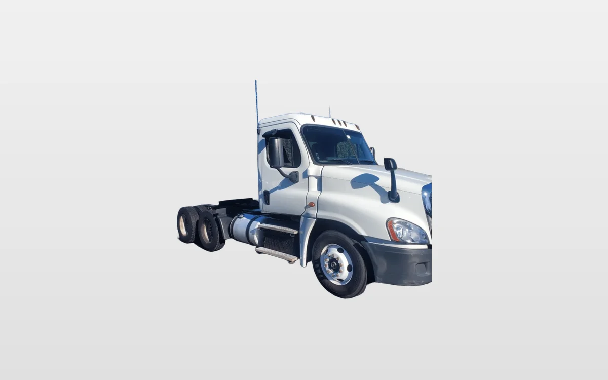 2015 Freightliner Cascadia - image 1