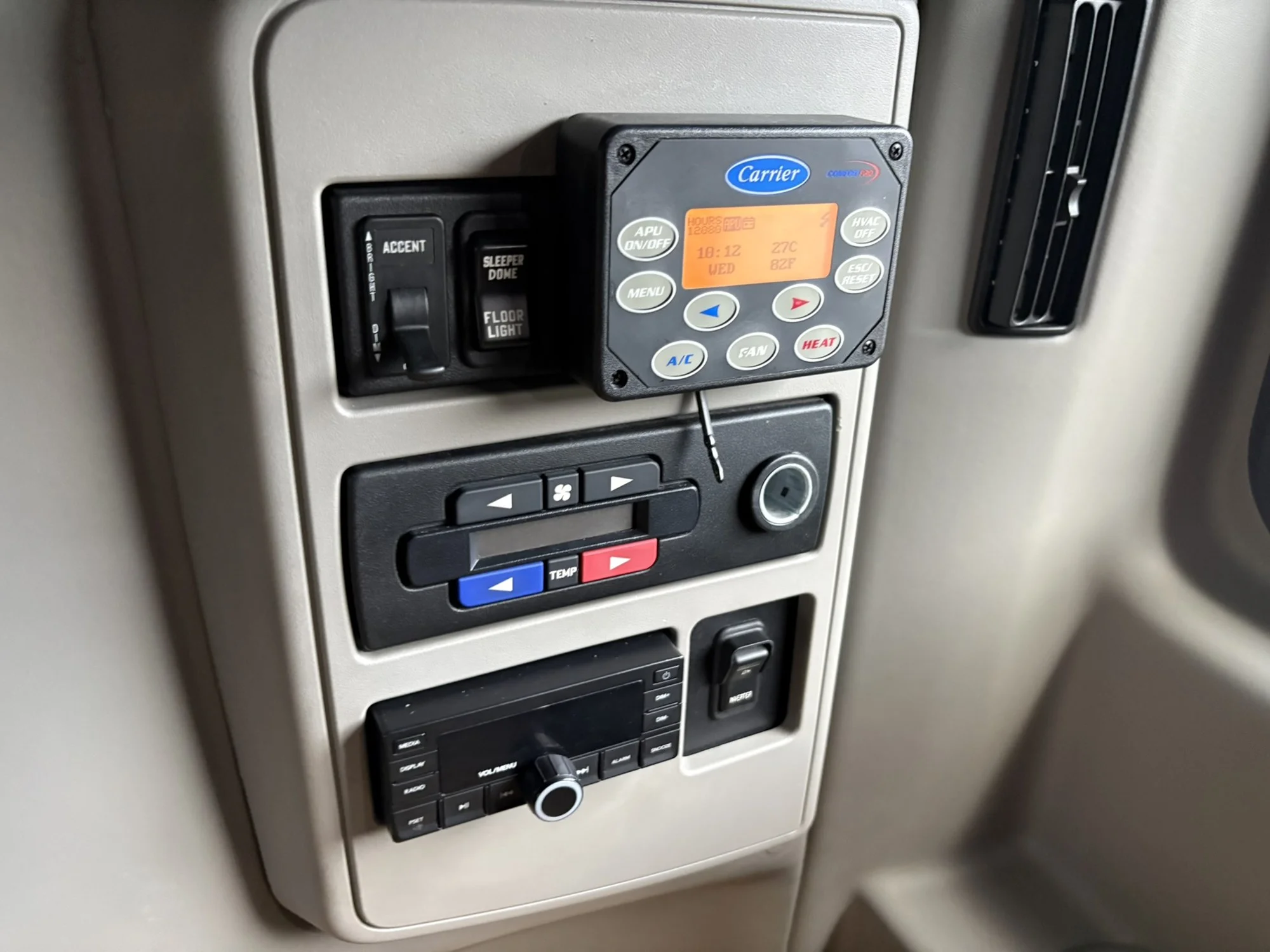 2022 International LT in MI — photo 24