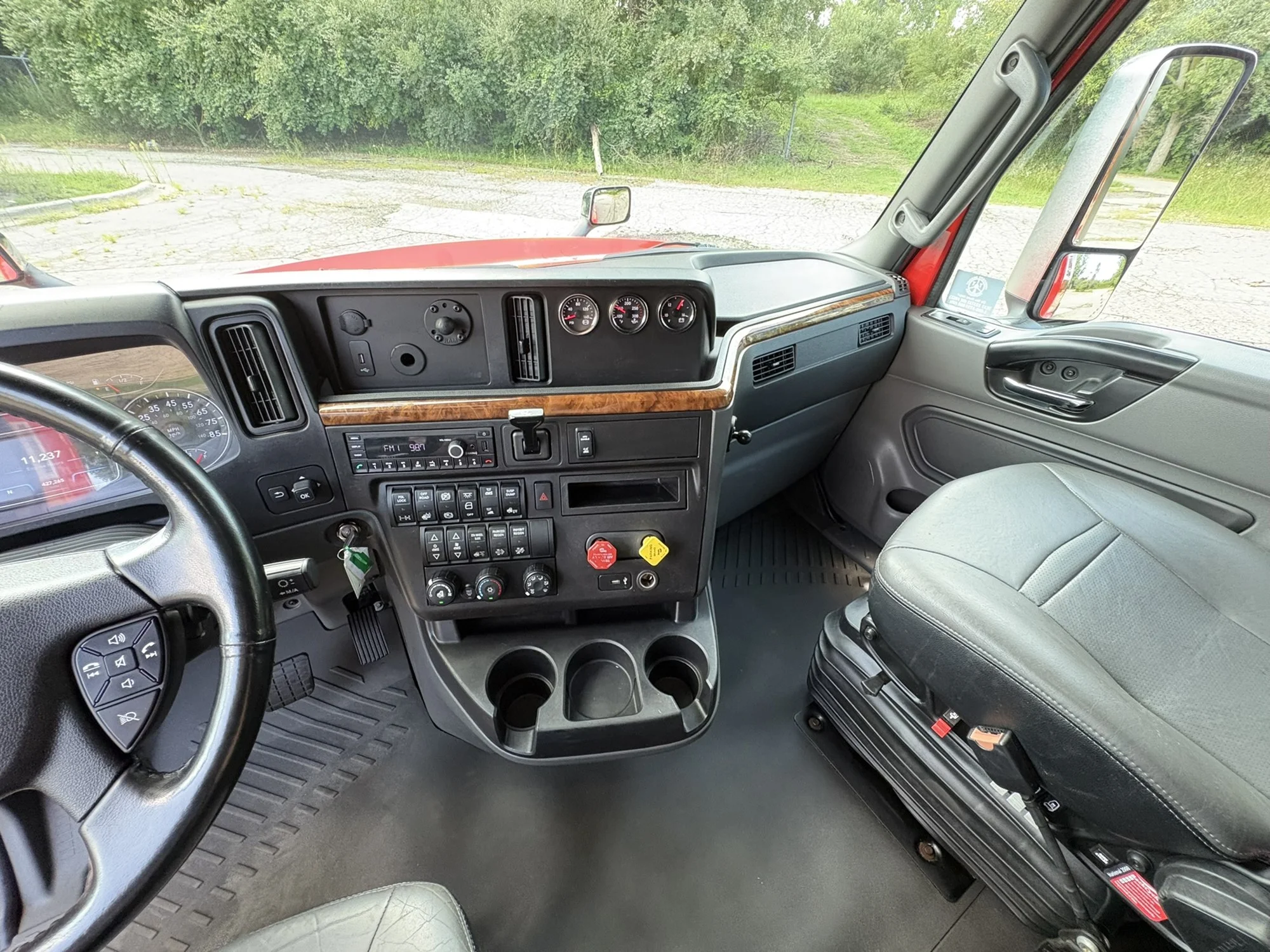 2022 International LT in MI — photo 17