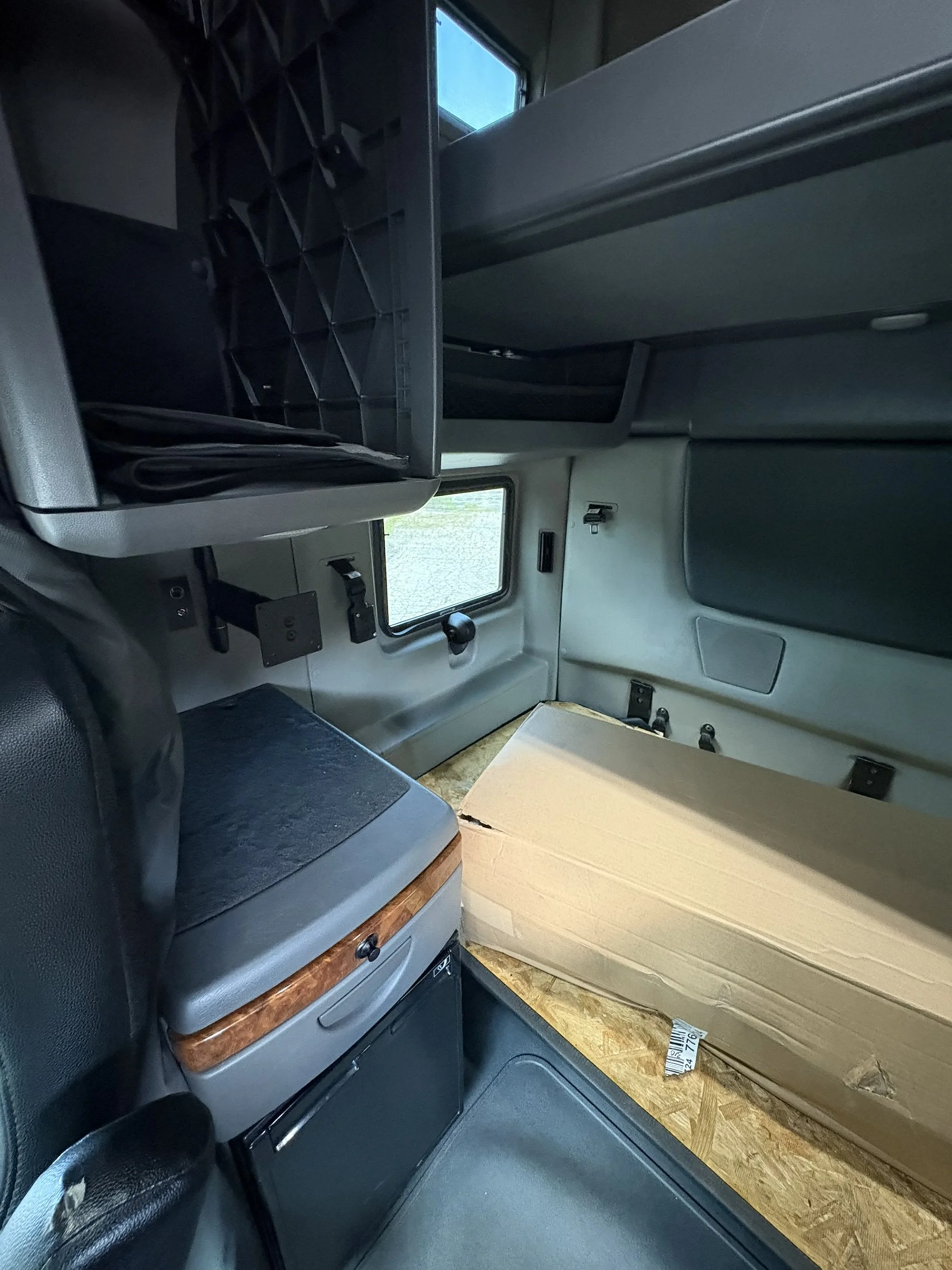 2022 International LT in MI — photo 21