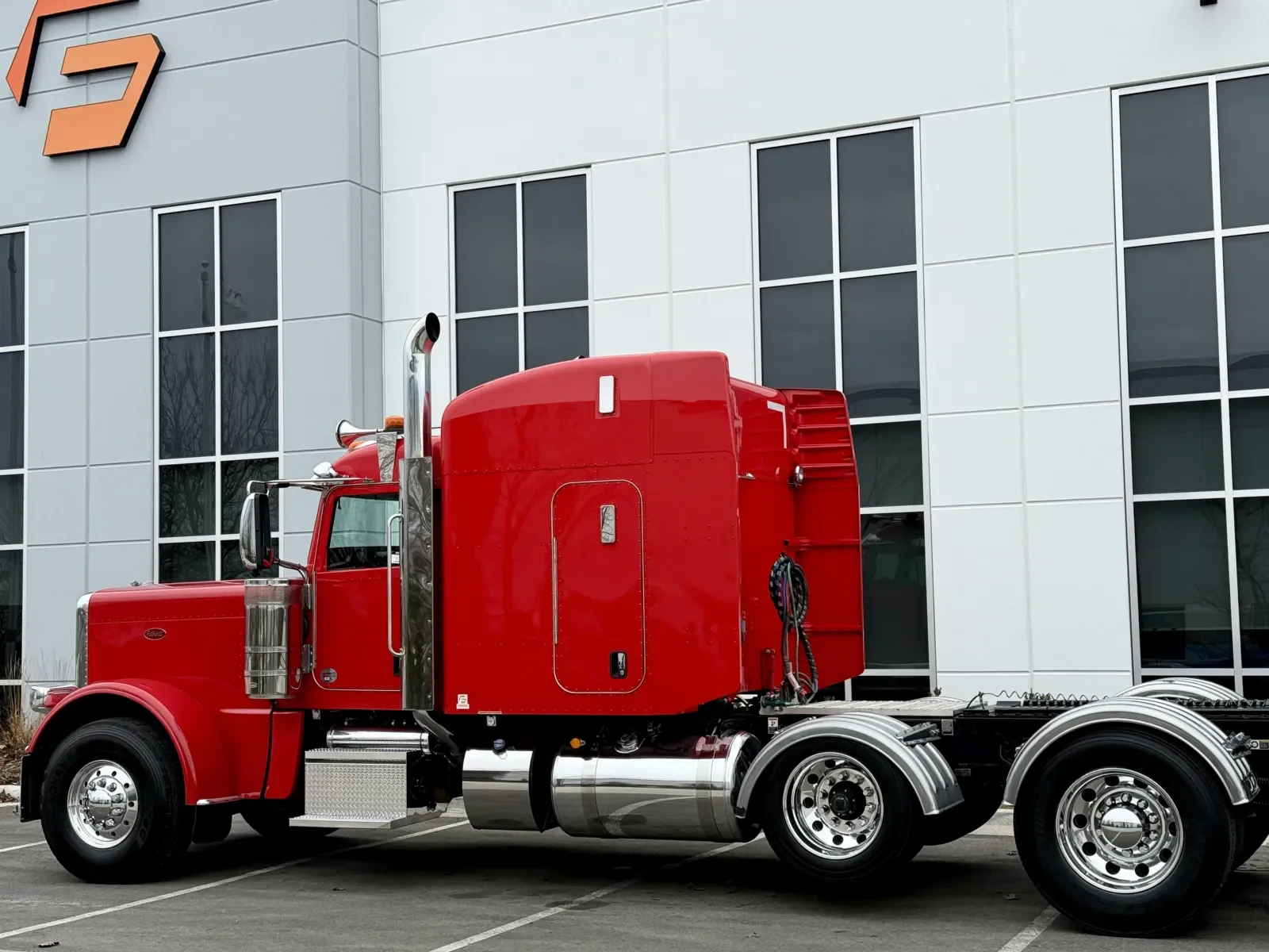 2024 Peterbilt 389 in New Lenox, IL — photo 8