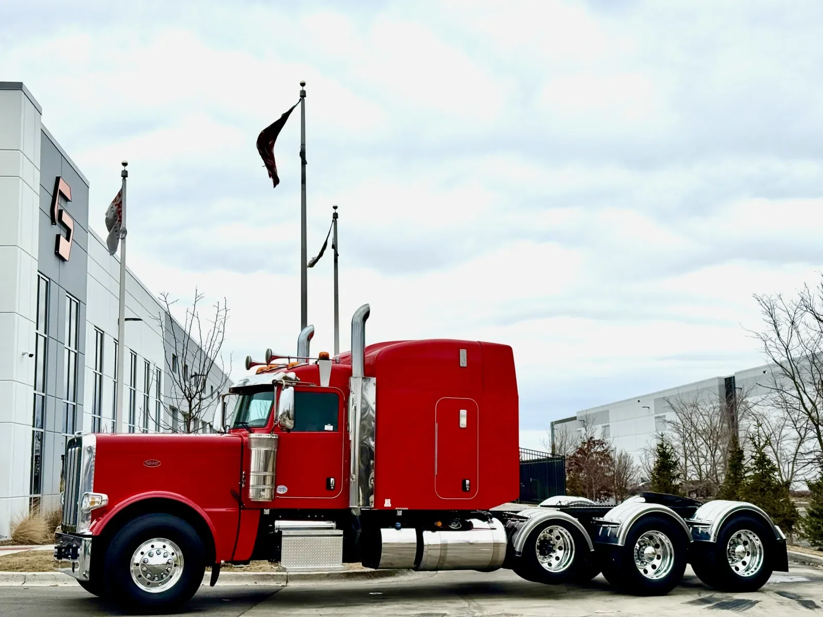 2024 Peterbilt 389 in New Lenox, IL