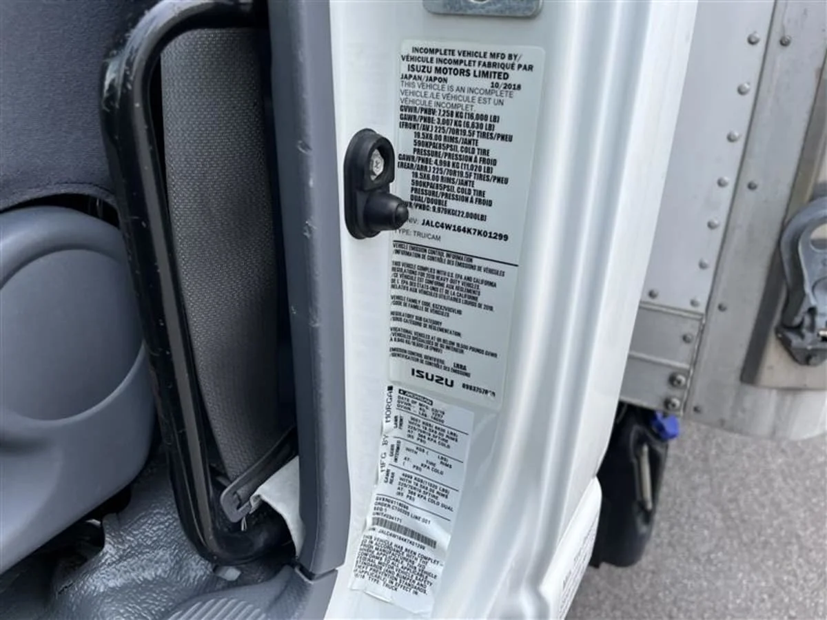 2019 Isuzu NPR - image 7