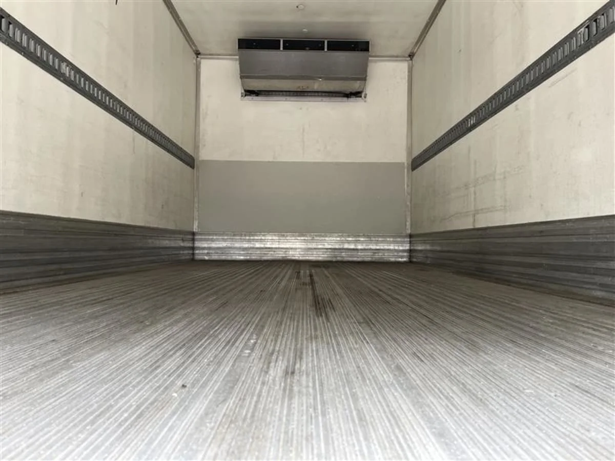 2019 Isuzu NPR - image 9