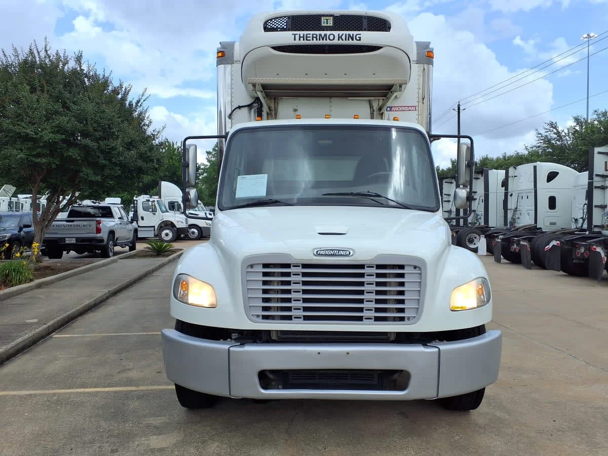 2018 Freightliner M2 106 in Houston, TX — photo 2
