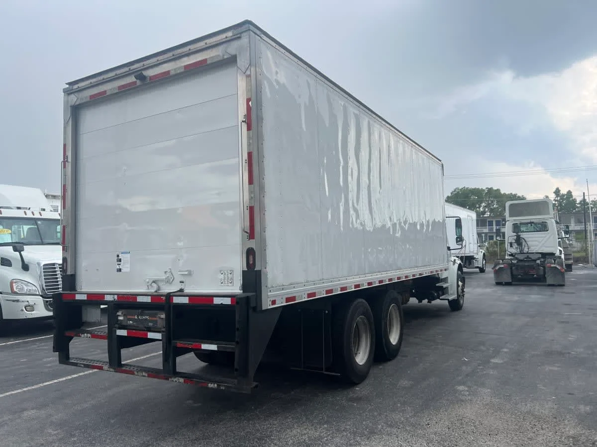 2019 Freightliner M2 106 in Tampa, FL — photo 4