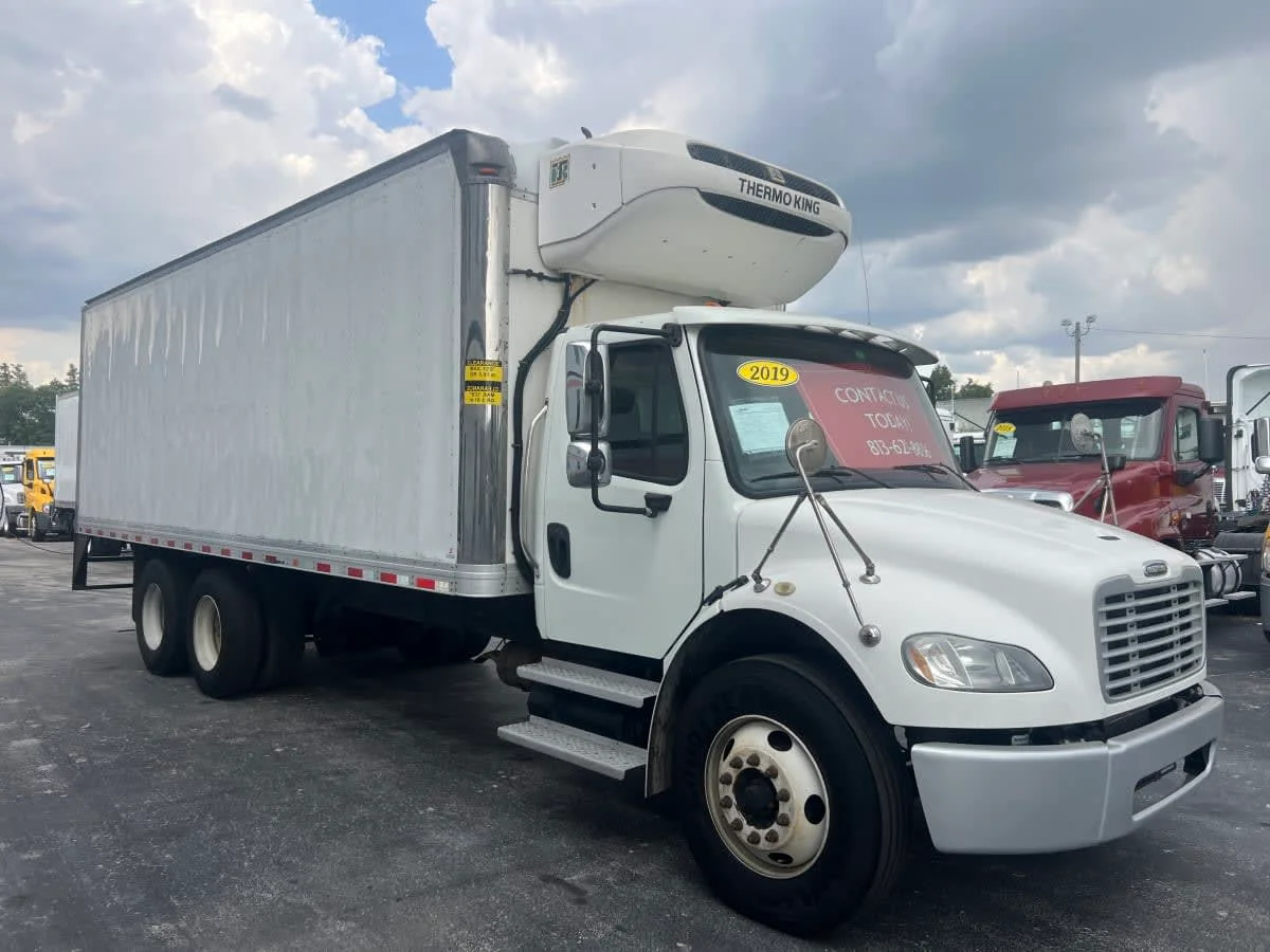 2019 Freightliner M2 106 in Tampa, FL — photo 3