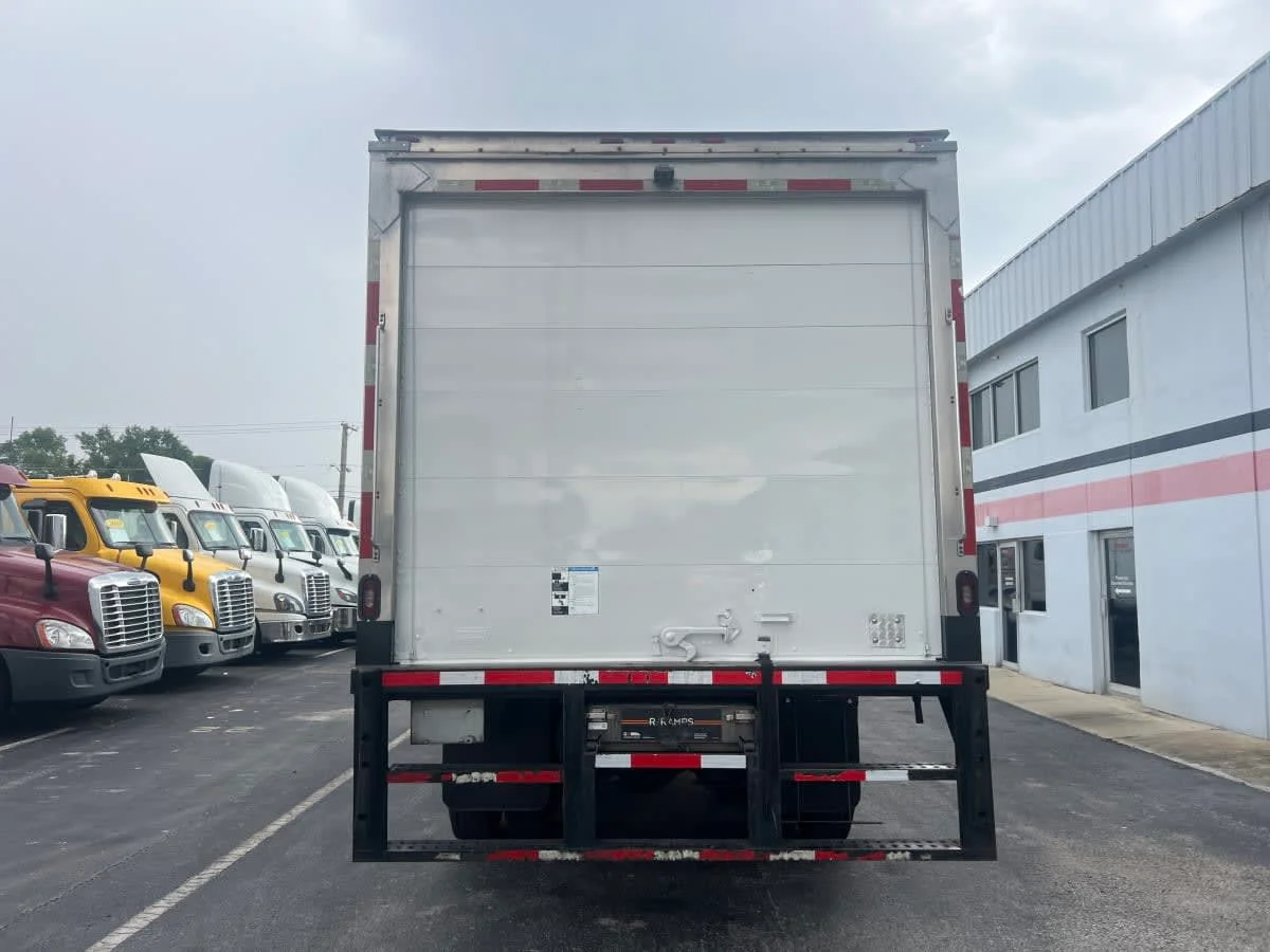 2019 Freightliner M2 106 in Tampa, FL — photo 5