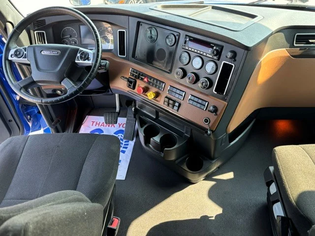 2022 Freightliner Cascadia in Indianapolis, IN — photo 13