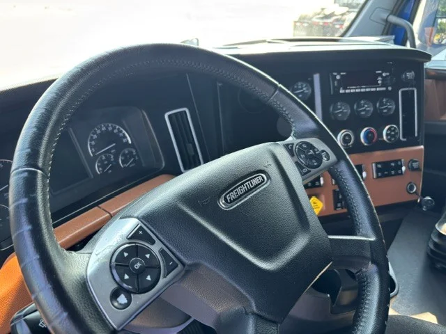 2022 Freightliner Cascadia in Indianapolis, IN — photo 9