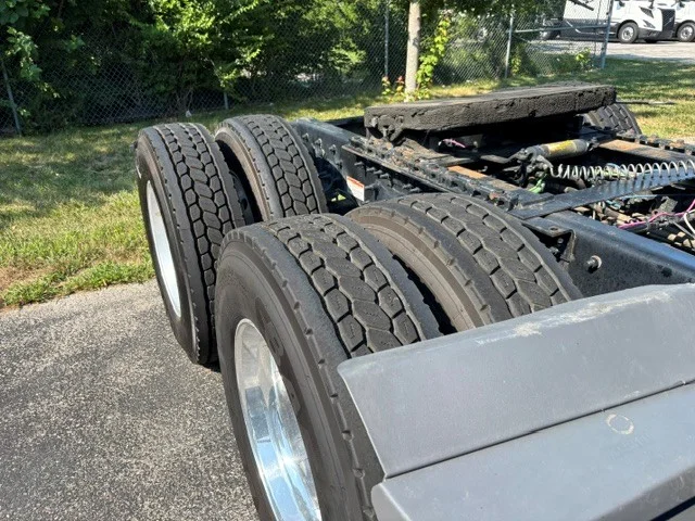 2022 Freightliner Cascadia in Indianapolis, IN — photo 18