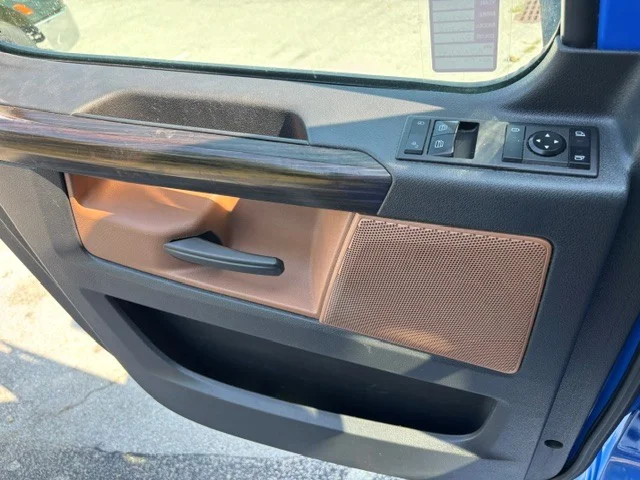 2022 Freightliner Cascadia in Indianapolis, IN — photo 10