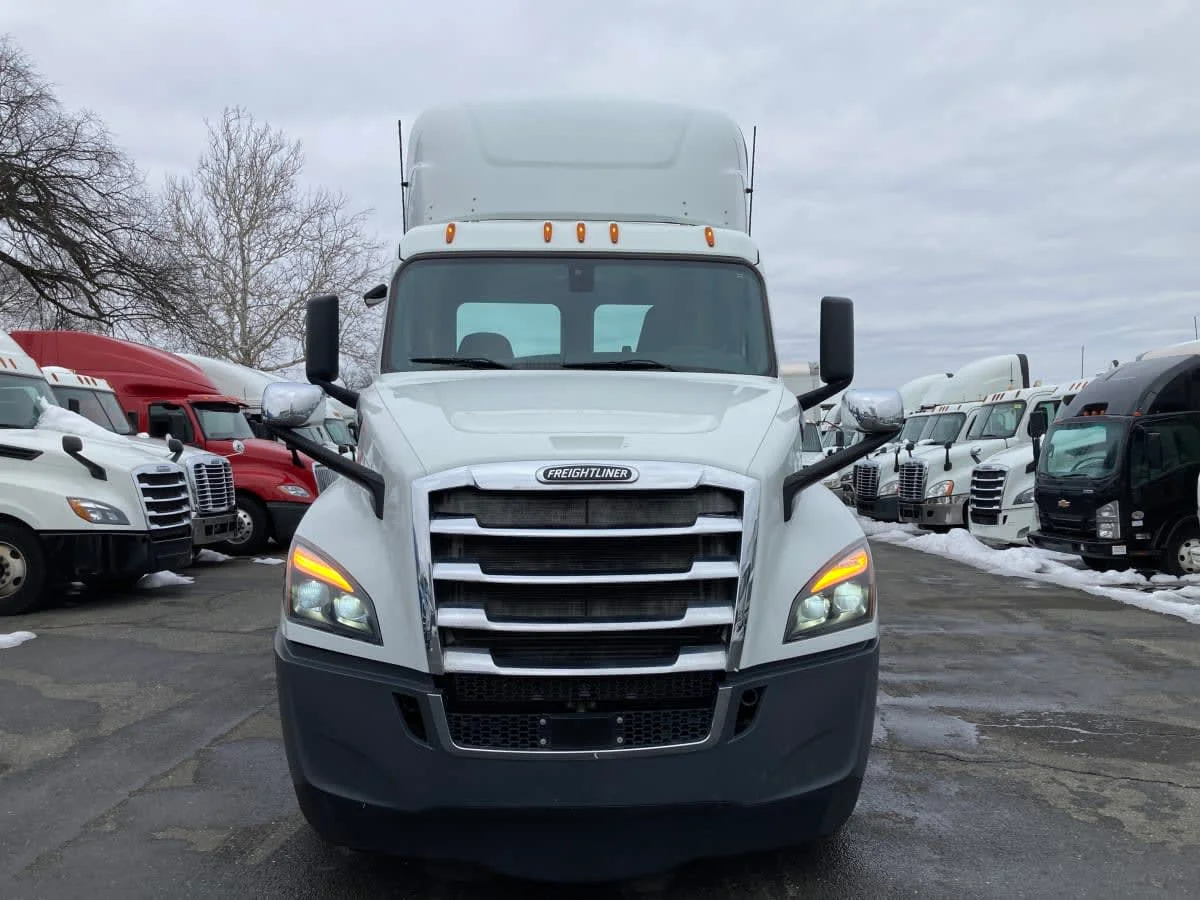 2020 Freightliner Cascadia in Springfield, MA — photo 2