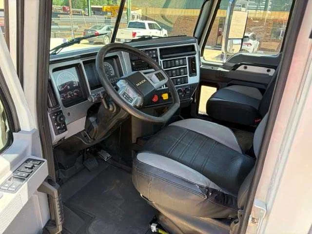 2021 Mack Pinnacle - image 11