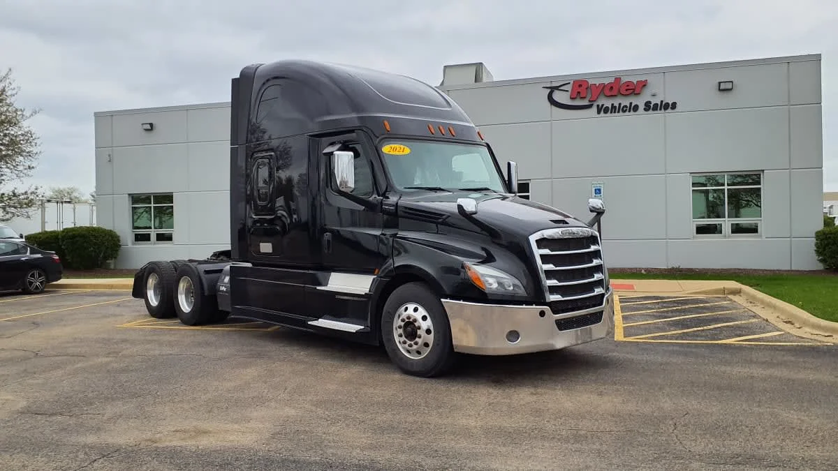 2021 Freightliner Cascadia in Bolingbrook, IL — photo 3