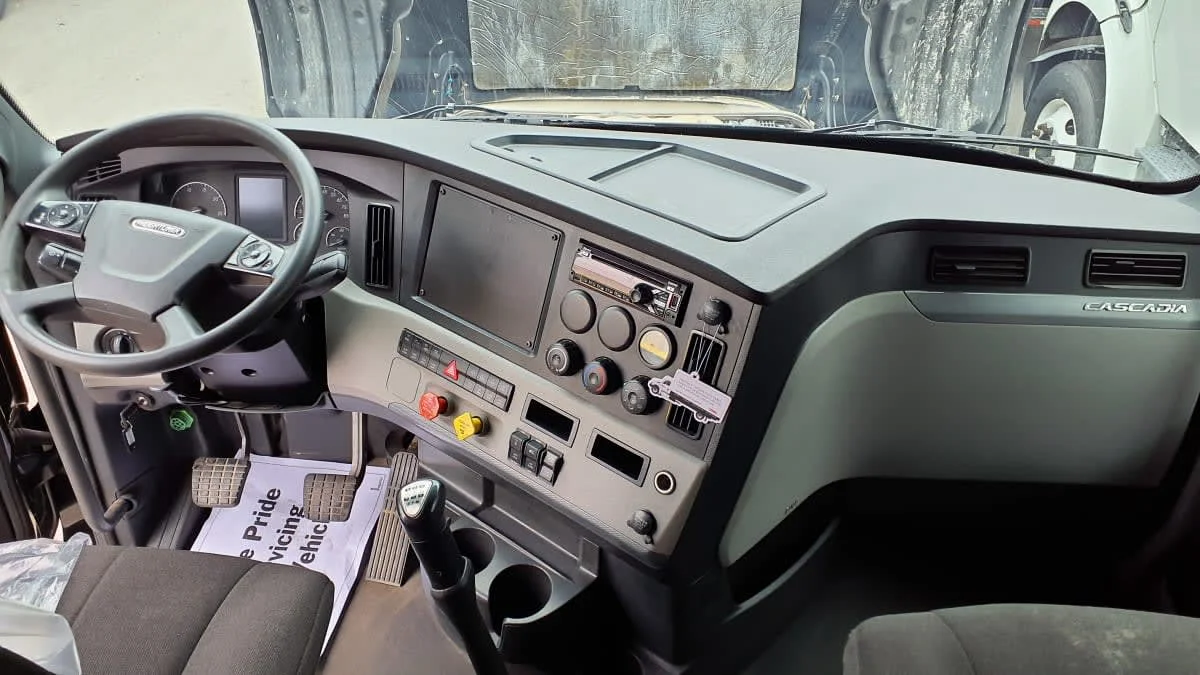 2021 Freightliner Cascadia in Bolingbrook, IL — photo 7