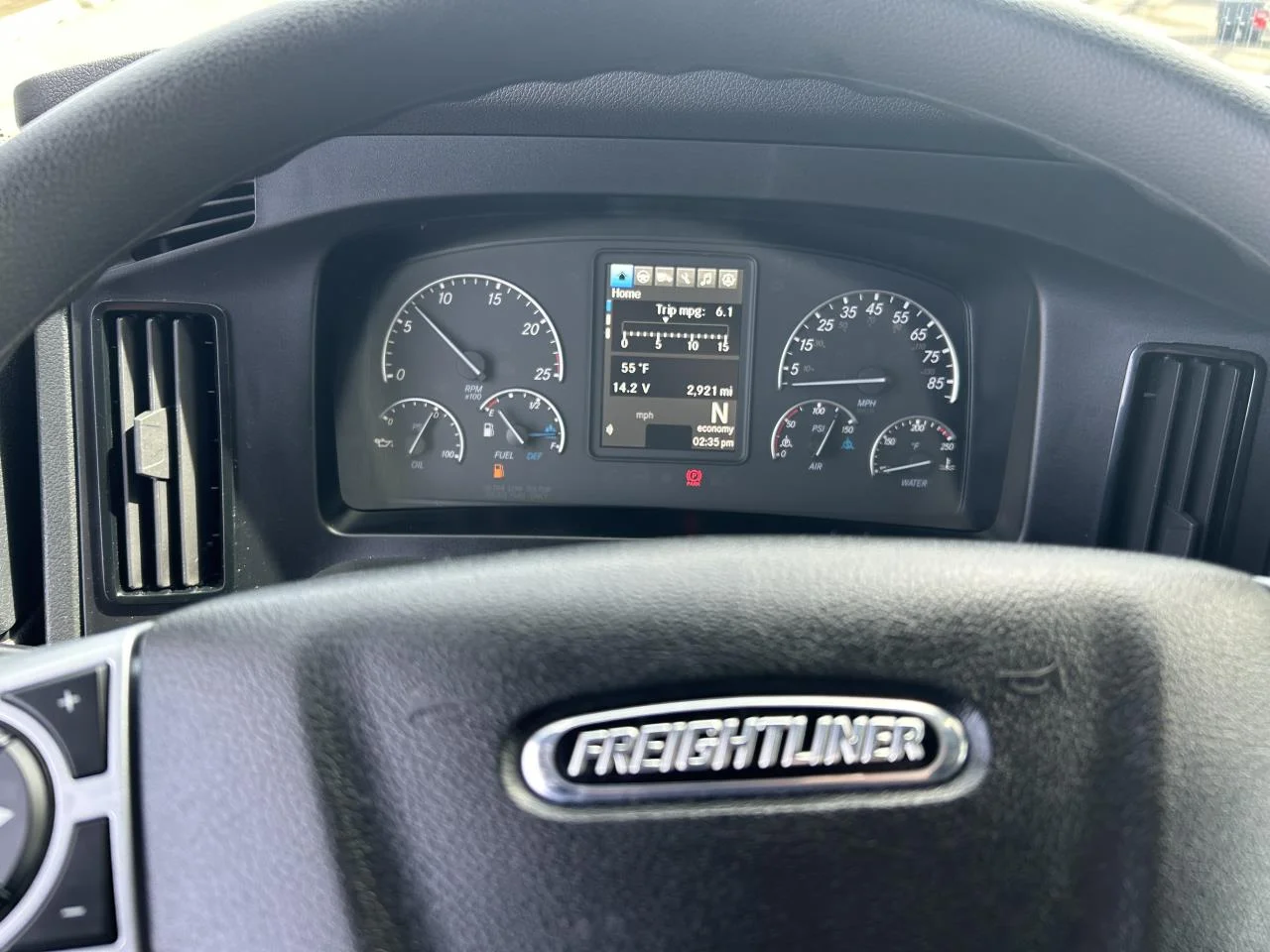 2027 Freightliner Cascadia - image 10