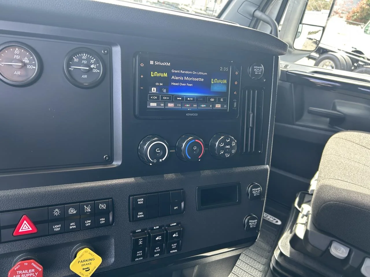 2027 Freightliner Cascadia - image 9