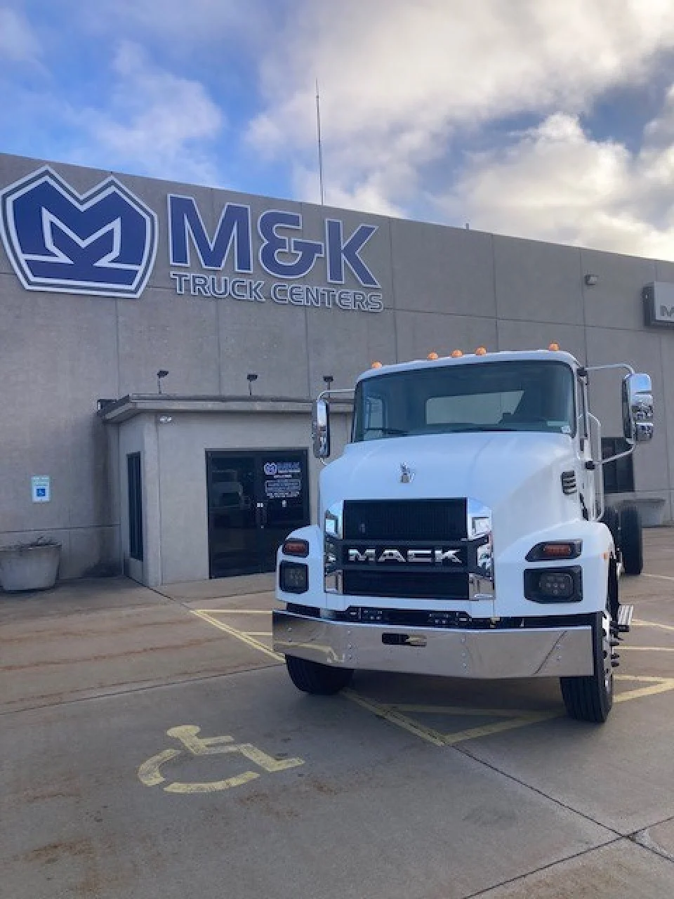 2026 Mack MD in Amherst, OH — photo 2