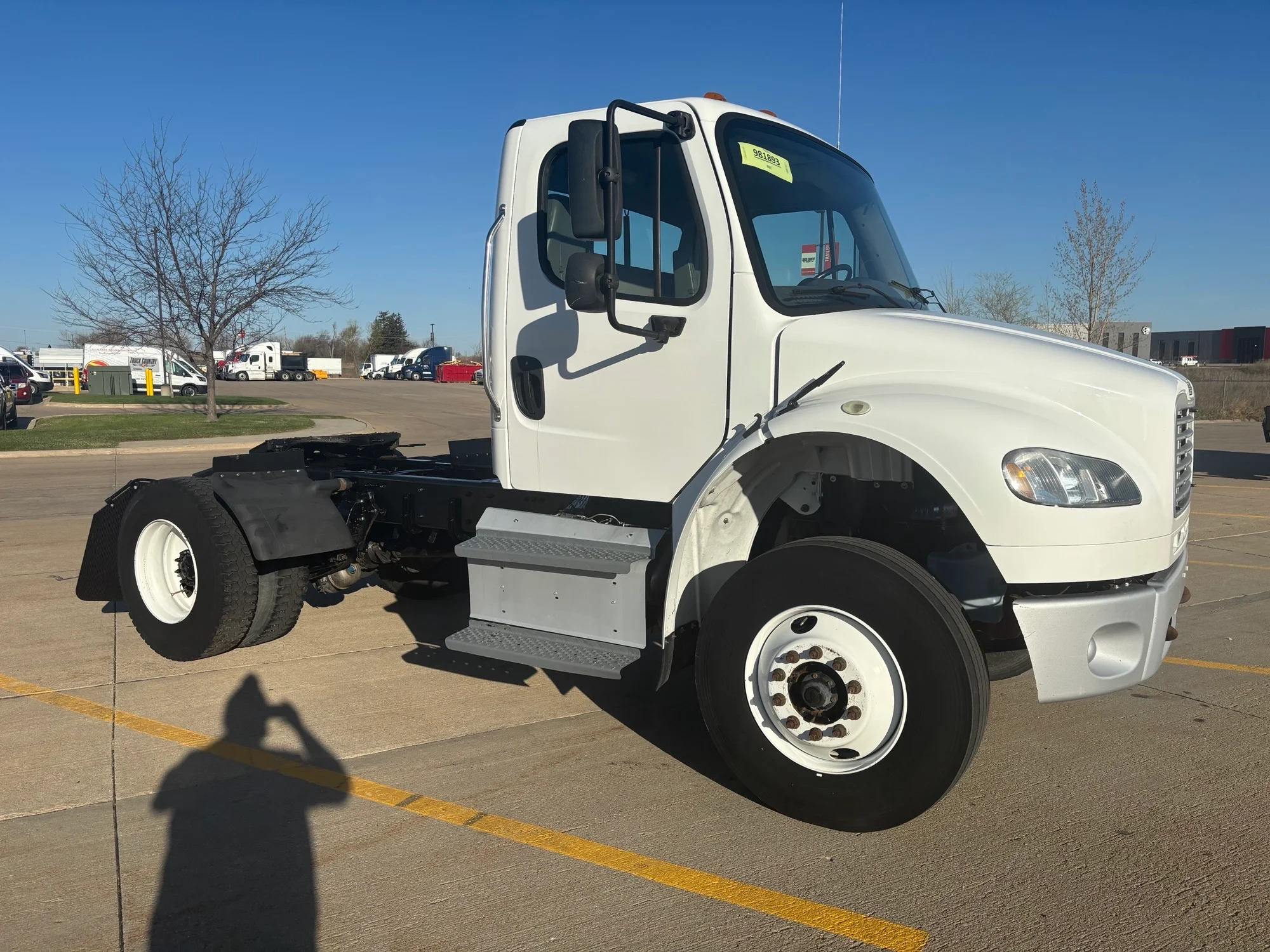 2017 Freightliner M2 106 - image 3