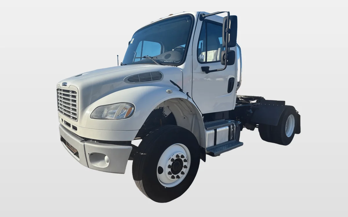 2017 Freightliner M2 106 - image 1