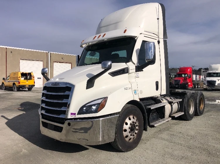 2021 Freightliner Cascadia - image 3