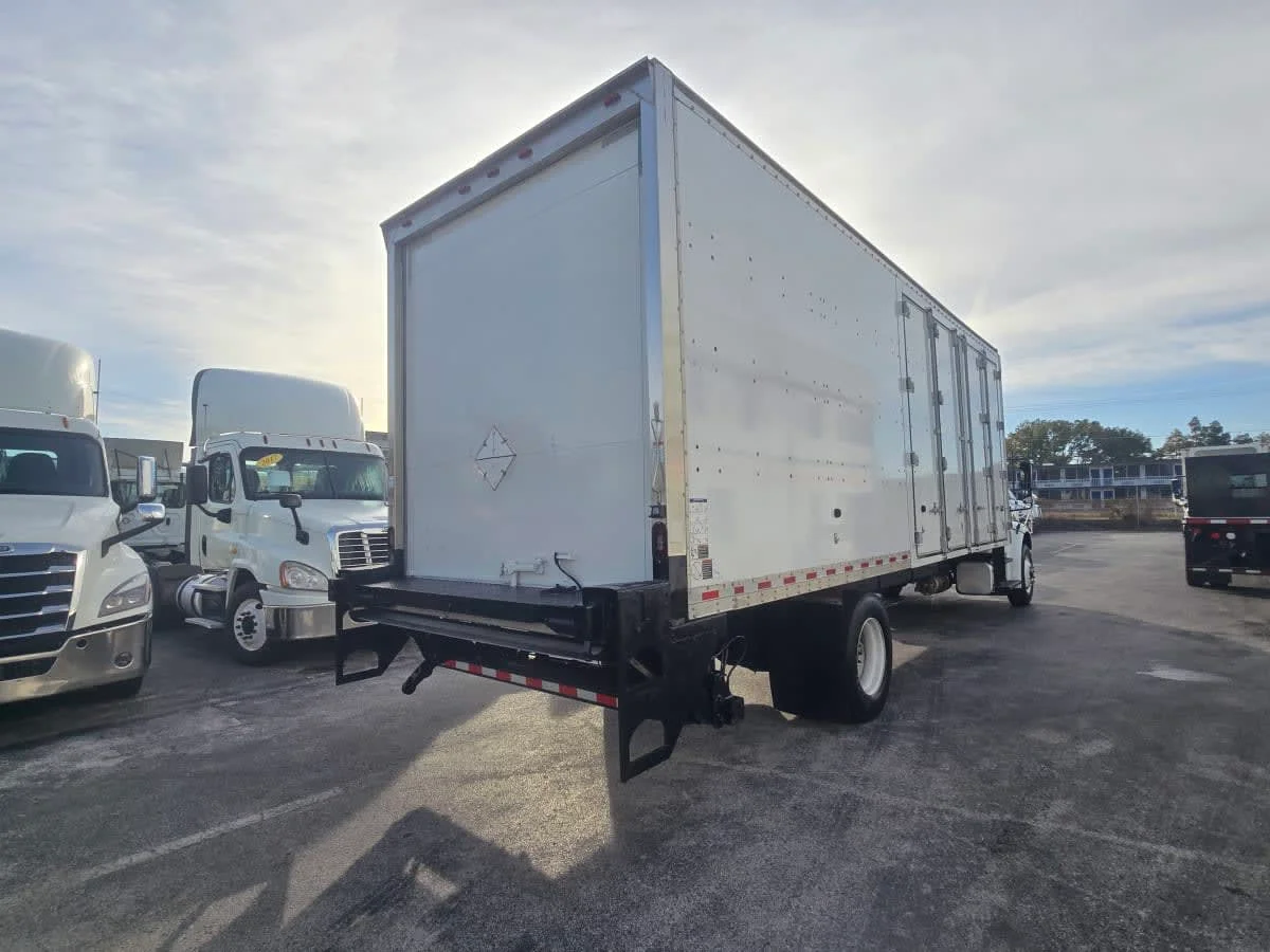 2018 Freightliner M2 106 - image 6